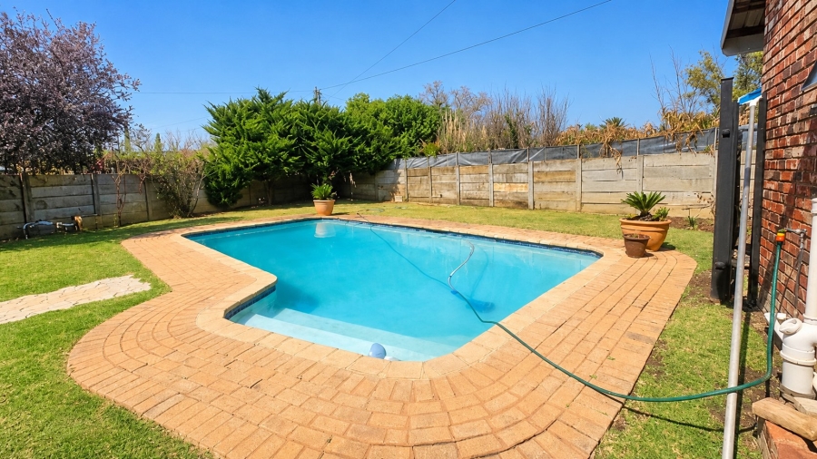6 Bedroom Property for Sale in Flamwood North West